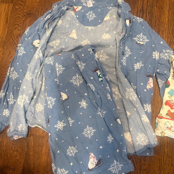 Old Navy Bundle: 2 Pairs of Medium Match the Fam Jammies - Picture 4 of 6